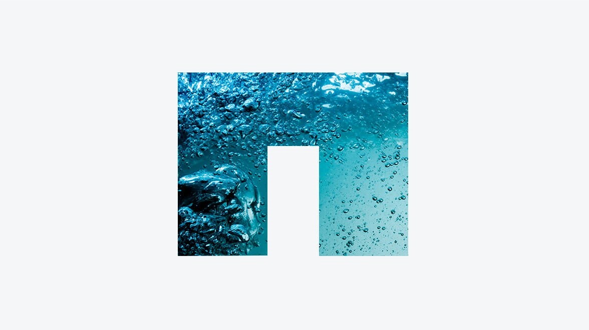 imagen de una nube en un fondo azul cielo