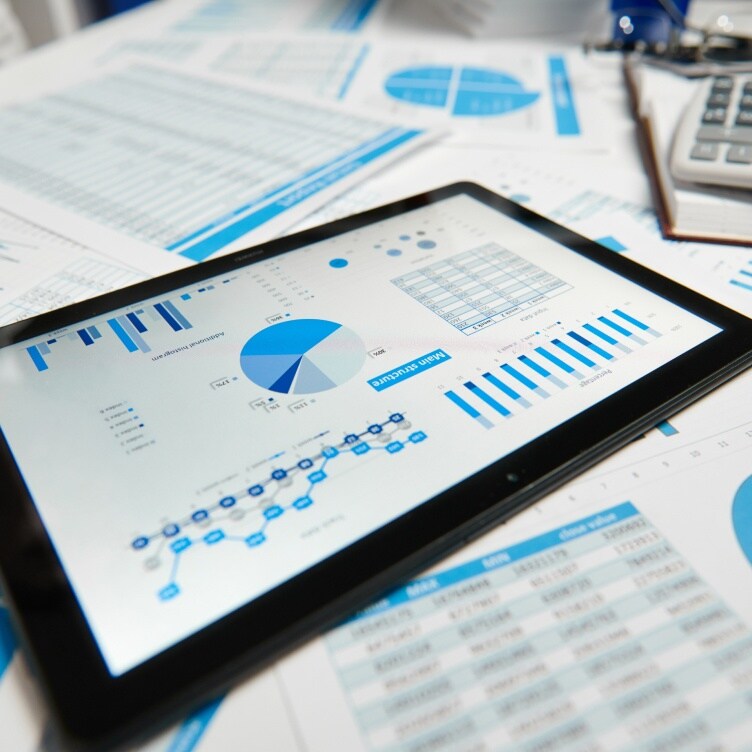 Tablette affichant des graphiques