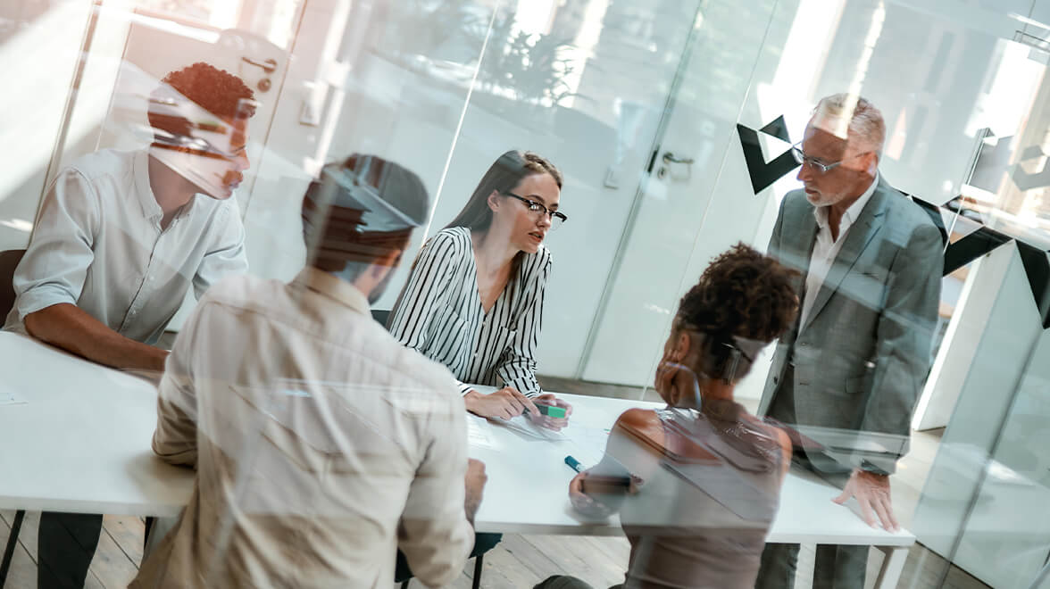 Gruppo di persone che parlano