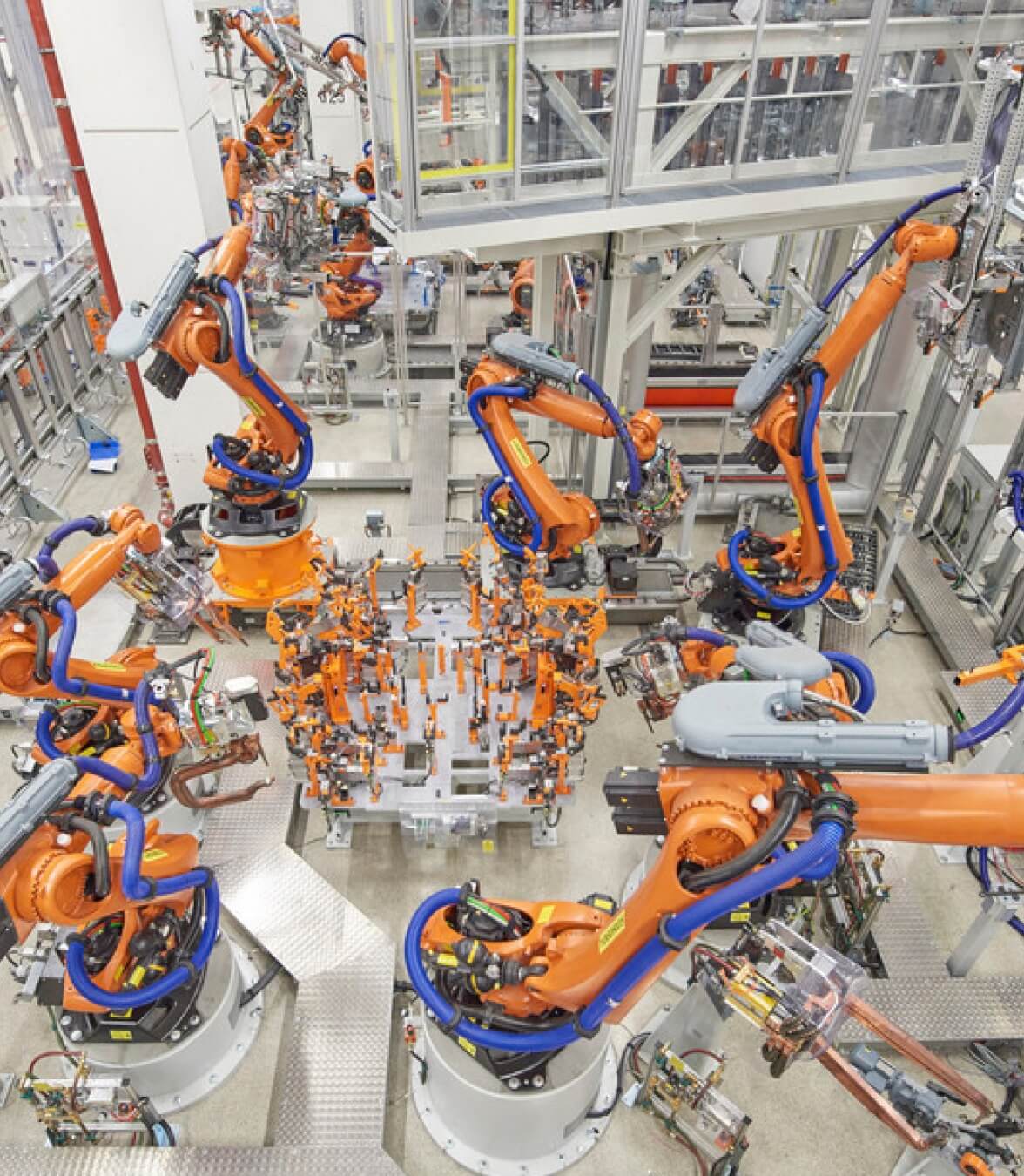 製造工場における産業用ロボット