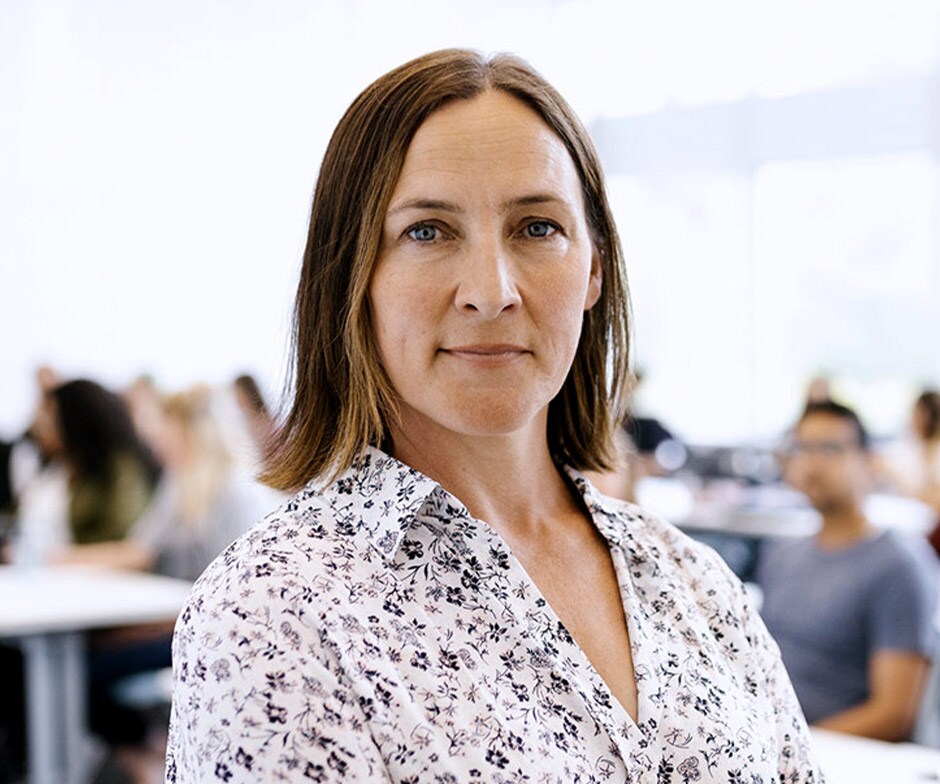 People in class one guy raising his hand