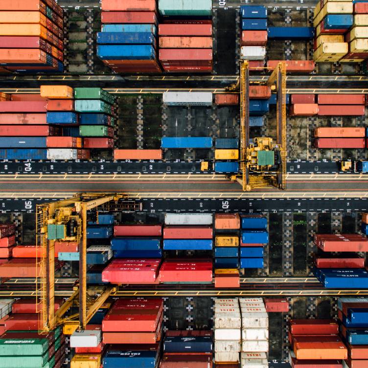 NetApp FAS storage arrays for hybrid flash storage | NetApp