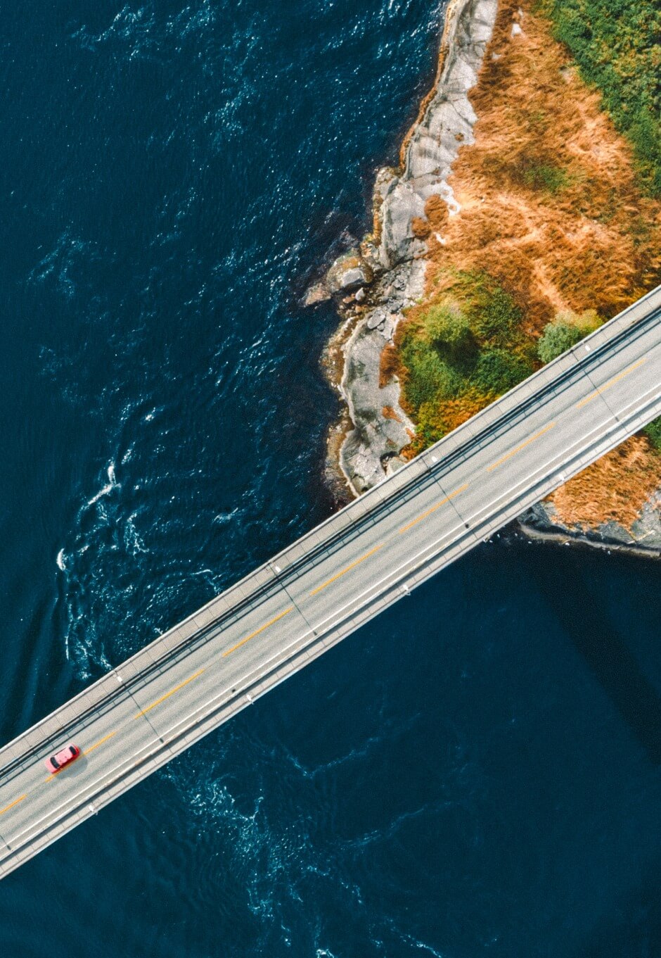 aperçu d'un pont sur l'eau