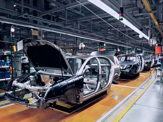 linha de produção de automóveis