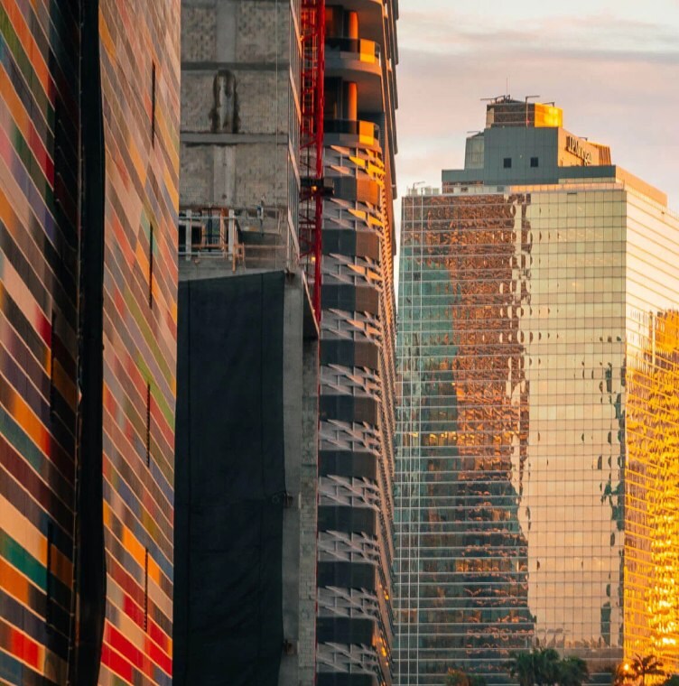 日落时分的市中心建筑景观