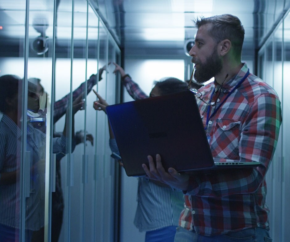 正在工作的男士